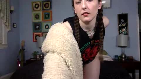 Lola Moonstone online show from 02.28.26