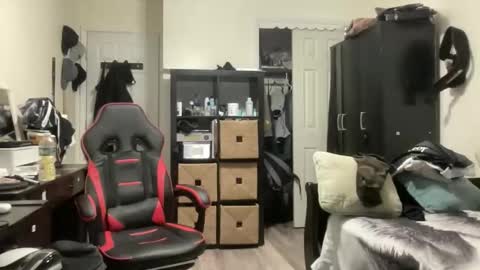 Snapshot of unlobitooenwallstreet chatting on 12.19.25 unlobitooenwallstreet online show from 12.19.25