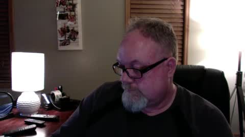 Snapshot of up2later chatting on 02.05.25 up2later online show from 02.05.25