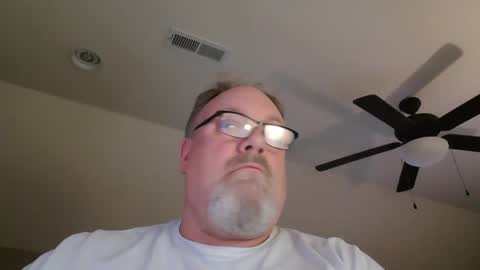 Snapshot of up2later chatting on 03.10.25 up2later online show from 03.10.25