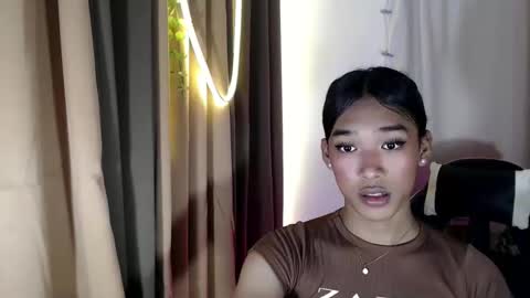 ur_dazzlingmorenaxx online show from 10.24.25