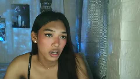 ur_dazzlingmorenaxx online show from 12.22.25