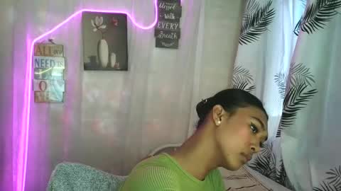 ur_dazzlingmorenaxx online show from 04.14.26