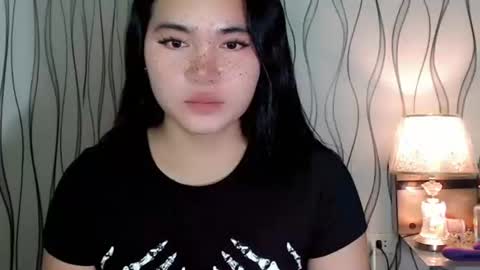 Snapshot of ur_innocent_girlx chatting on 02.17.26 QUEENSY online show from 02.17.26