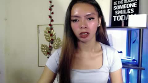 ur_petite_wifexx online show from 04.10.26