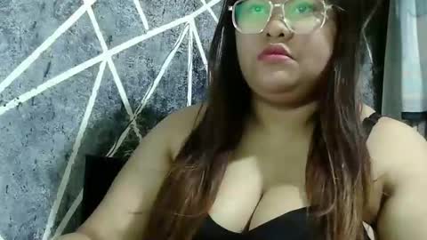 Snapshot of ur_pinay chatting on 12.19.24 Rose --- online show from 12.19.24