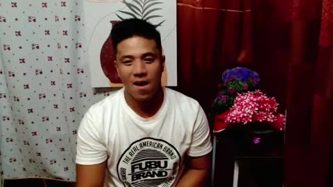 Snapshot of ur_pinoydave chatting on 12.26.24 Dave online show from 12.26.24