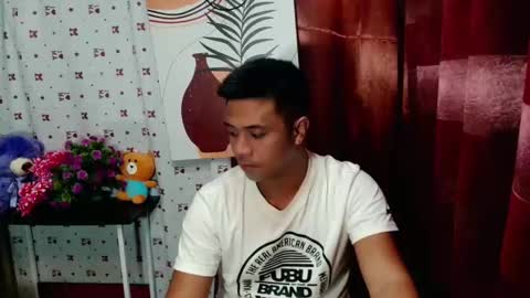 Snapshot of ur_pinoydave chatting on 01.25.25 Dave online show from 01.25.25