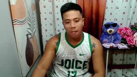 Snapshot of ur_pinoydave chatting on 02.02.25 Dave online show from 02.02.25