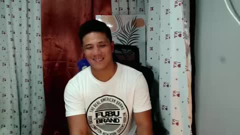 Snapshot of ur_pinoydave chatting on 02.08.25 Dave online show from 02.08.25