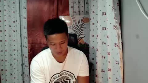 Snapshot of ur_pinoydave chatting on 02.11.25 Dave online show from 02.11.25