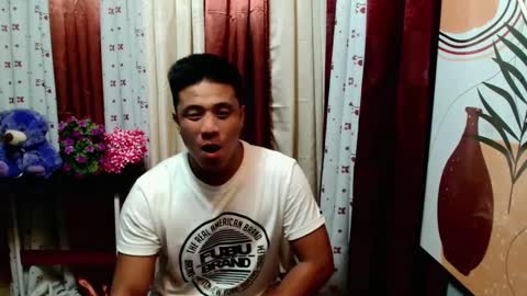 Snapshot of ur_pinoydave chatting on 03.08.25 Dave online show from 03.08.25