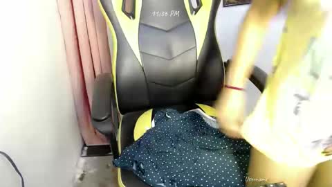 ur_small_girl online show from 11.06.25