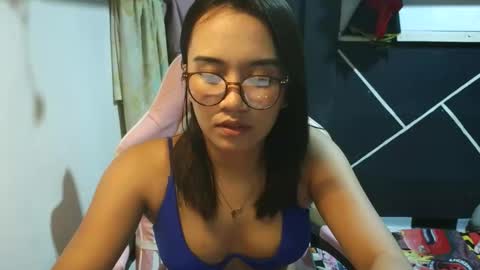 Snapshot of ur_wetwife chatting on 10.25.25 ur_wetwife online show from 10.25.25