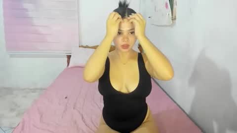 Snapshot of ur_wildlily chatting on 11.07.25 ur_wildlily online show from 11.07.25