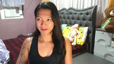 Snapshot of urasian_newra chatting on 04.23.26 NEWRA ALLISON online show from 04.23.26