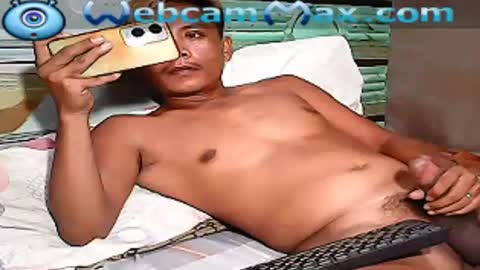 Snapshot of urasiandreamboyx chatting on 12.19.25 John online show from 12.19.25