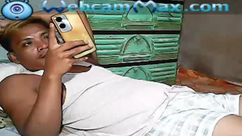 Snapshot of urasiandreamboyx chatting on 12.19.25 John online show from 12.19.25