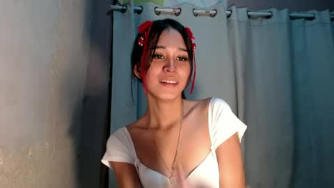 Snapshot of urdreamgirl_stephanie chatting on 06.26.26 stephanie online show from 06.26.26