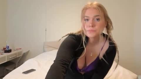 Snapshot of urfavcollegegirl chatting on 02.11.25 Maryia Kay online show from 02.11.25