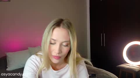 Snapshot of urgfshay chatting on 09.26.25 Shay online show from 09.26.25