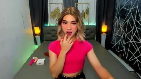 Snapshot of urgorgeous_matty chatting on 09.22.25 BigCockSelfsuckerForYou online show from 09.22.25