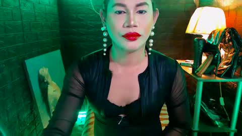 queen norelle online show from 01.06.25