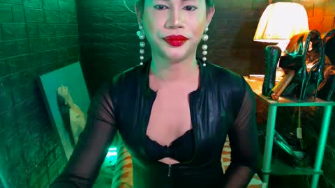 queen norelle online show from 01.18.25