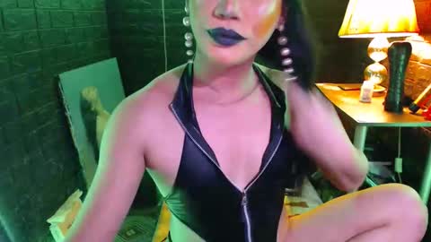 queen norelle online show from 10.06.25