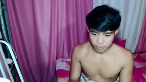 Snapshot of urhot_jeremyxx chatting on 11.26.25 jeremy online show from 11.26.25