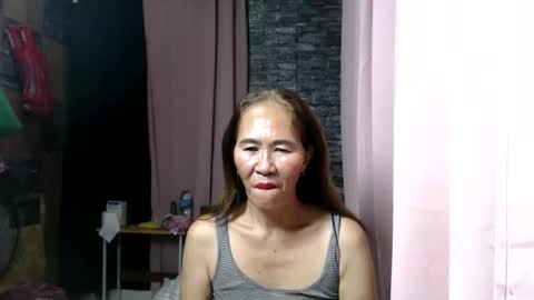 urhotvivian11 online show from 12.16.25