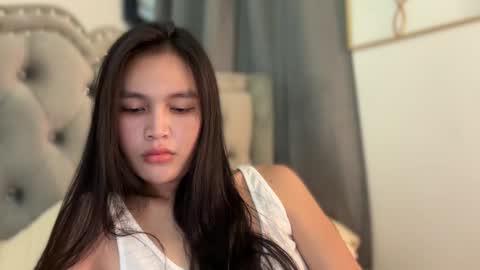 Amira online show from 12.04.25