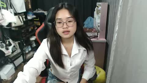 urlovelychinita online show from 10.04.25