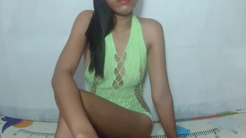 It me SHELLA  online show from 04.22.26