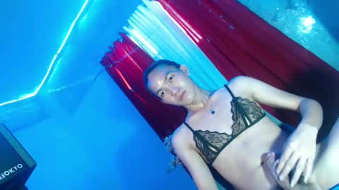 Snapshot of urnaughty_kim chatting on 03.10.25 Kim online show from 03.10.25