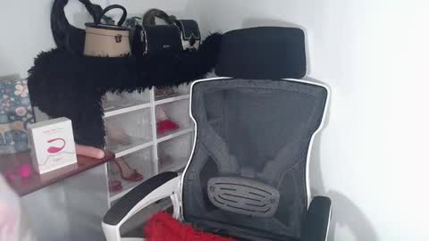 Snapshot of uronlylust_lilit69xx chatting on 02.10.26 Lhea online show from 02.10.26