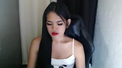 Snapshot of urpinayjenfuckerxxx chatting on 02.13.25 Jenny online show from 02.13.25
