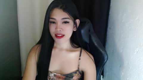 Snapshot of urpinayjenfuckerxxx chatting on 02.14.25 Jenny online show from 02.14.25