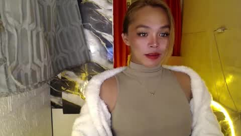 Snapshot of ursexy_debra chatting on 02.21.25 TYRA online show from 02.21.25