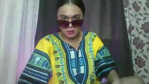 Snapshot of urunexpensivecamilla chatting on 11.09.25 YOURGIRLCAMILLA online show from 11.09.25