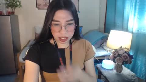 Snapshot of urwetasianprincessxx chatting on 02.19.25 Ashley Kate Mateo Gray online show from 02.19.25