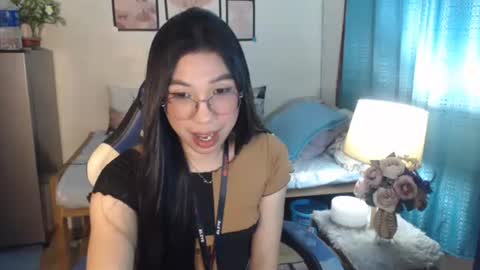 Snapshot of urwetasianprincessxx chatting on 02.19.25 Ashley Kate Mateo Gray online show from 02.19.25
