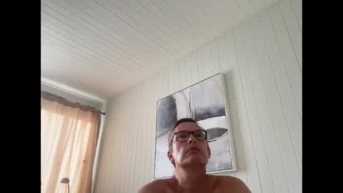 Snapshot of usablemale chatting on 10.06.25 P online show from 10.06.25