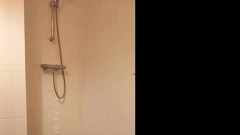 Snapshot of utrecht46 chatting on 12.18.25 utrecht46 online show from 12.18.25