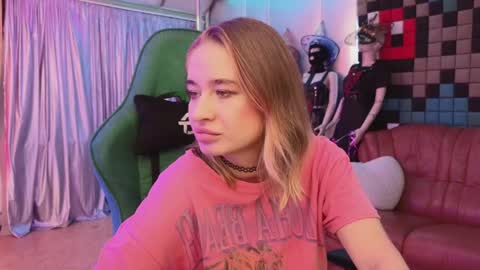 Leila online show from 12.08.24