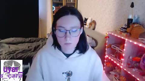 Snapshot of uyar_ chatting on 11.05.25 Cara online show from 11.05.25