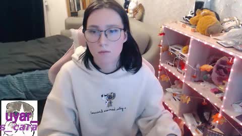 Snapshot of uyar_ chatting on 11.07.25 Cara online show from 11.07.25