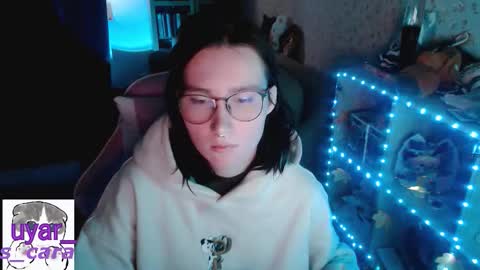 Snapshot of uyar_ chatting on 11.09.25 Cara online show from 11.09.25