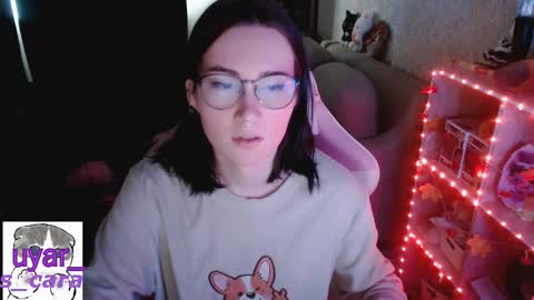 Snapshot of uyar_ chatting on 11.14.25 Cara online show from 11.14.25