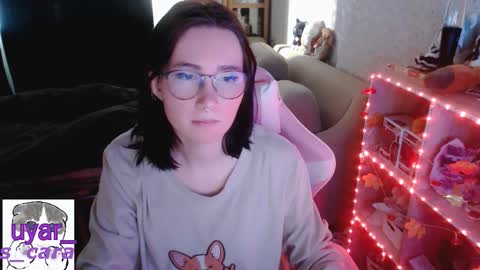 Snapshot of uyar_ chatting on 11.15.25 Cara online show from 11.15.25